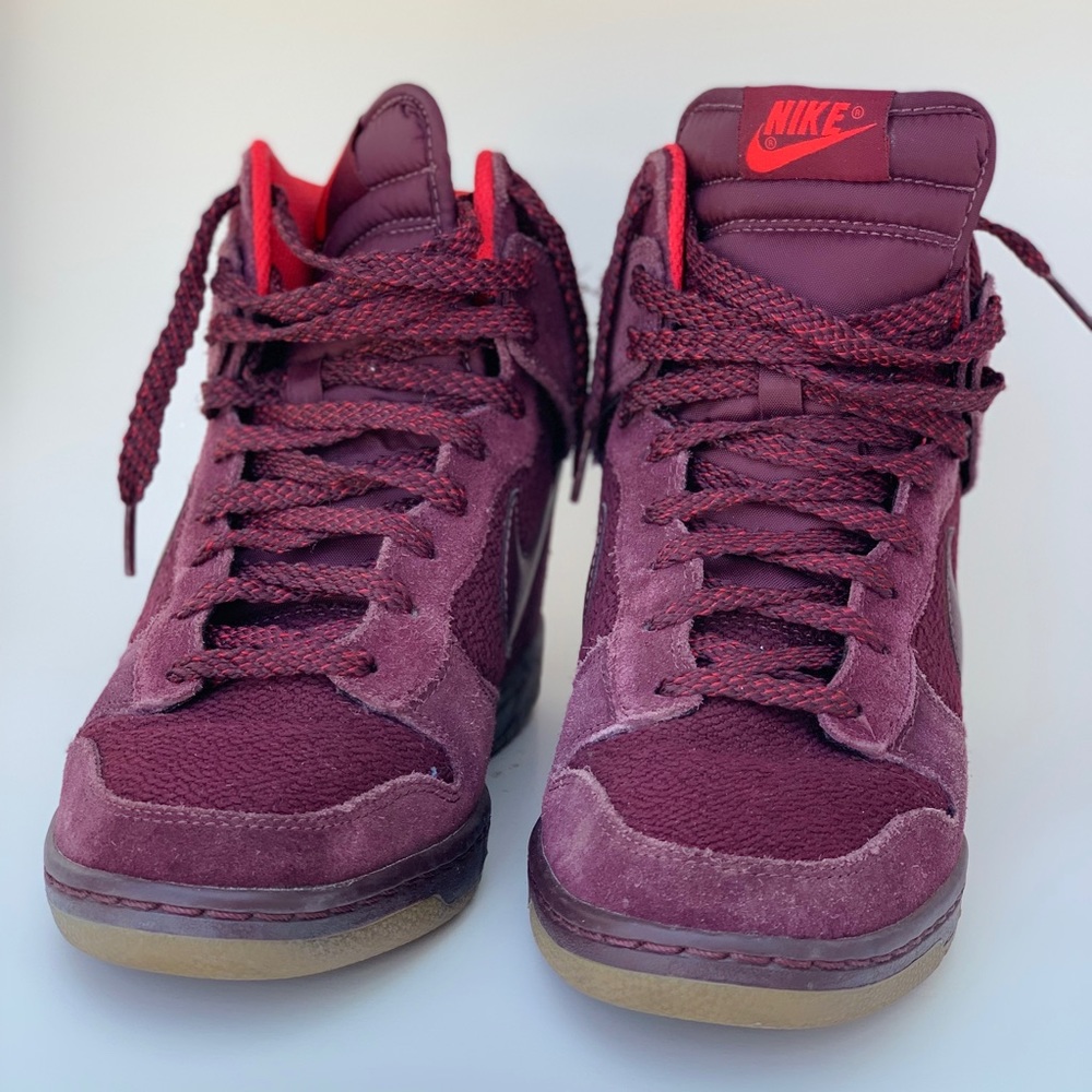Women’s Nike sky hi maroon